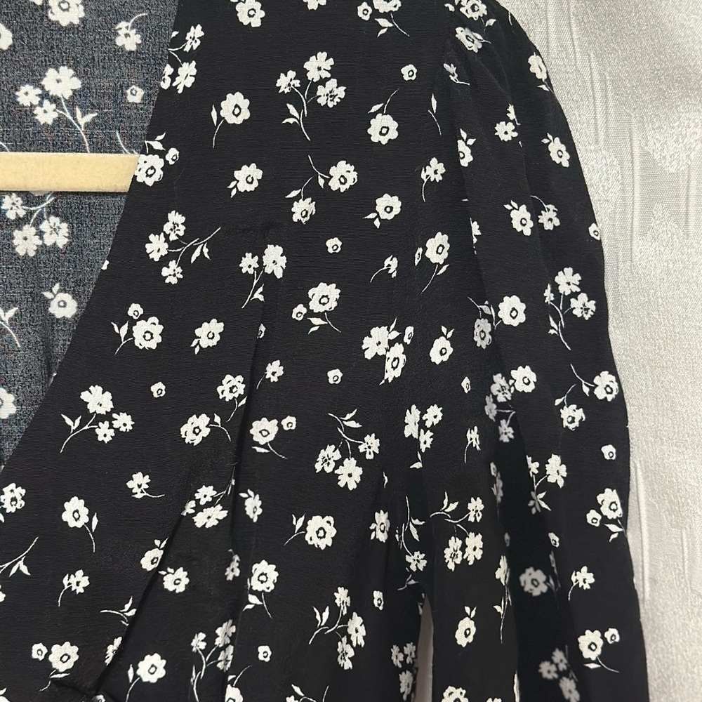 Nobody’s Child Midi Sundress with Puff Sleeves and V-Neck - Picture 13 of 15